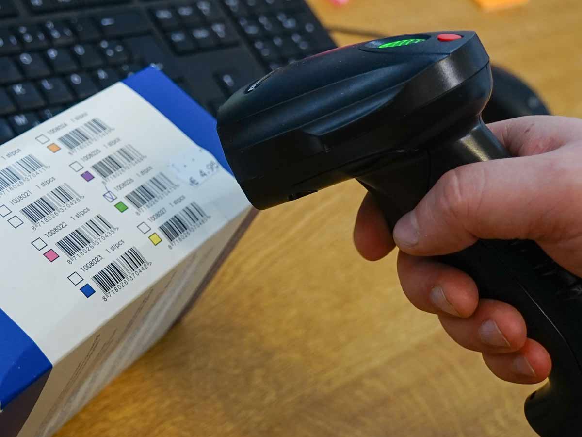 Fulfilment: picking shipments with the help of a barcode scanner